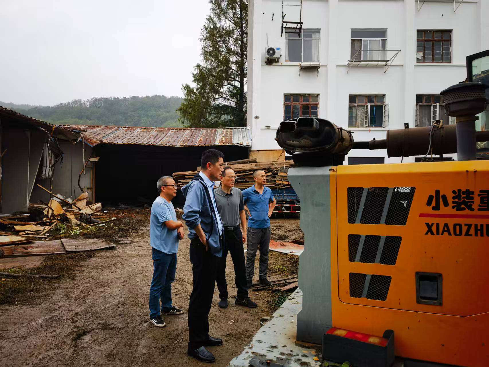 大队领导国庆、中秋节前开展专项安全检查